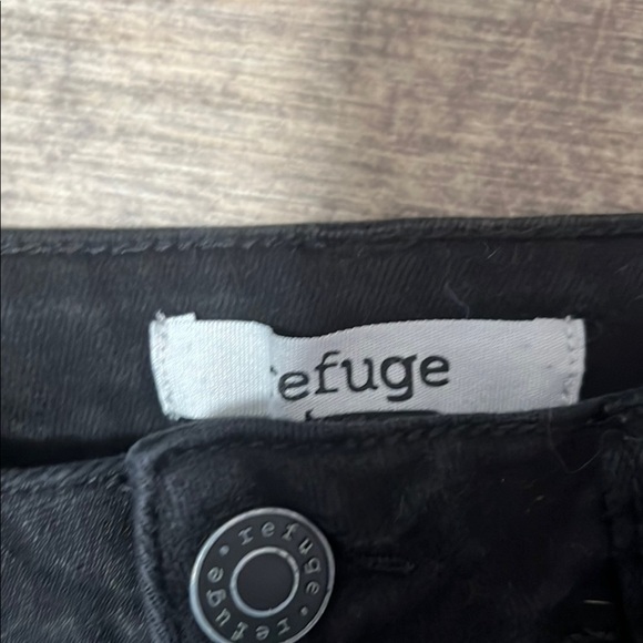Refuge On Black Distressed Denim Shorts 8 - Picture 3 of 4